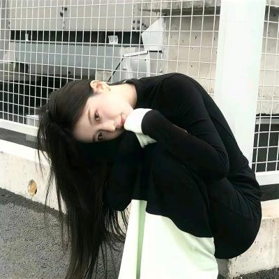 弱比少男闯女校